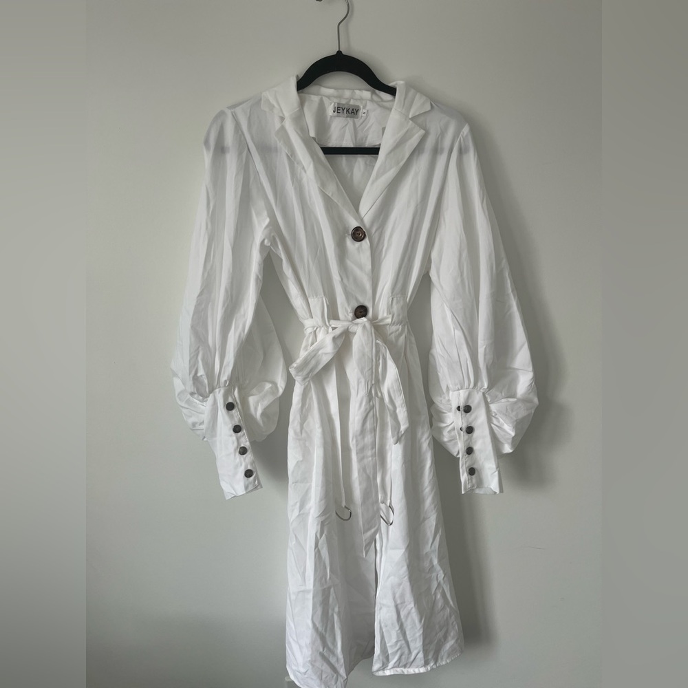 Worn once bell sleeve dress with brown buttons